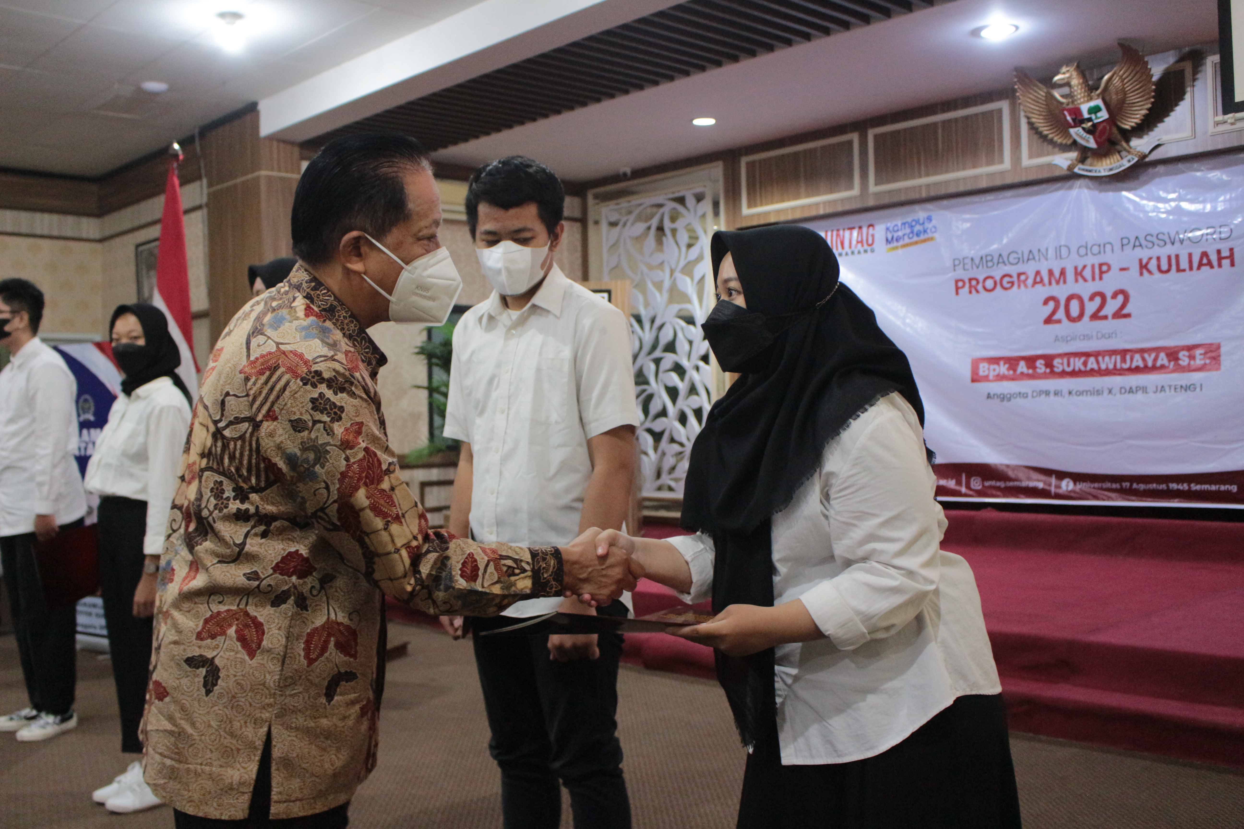 Untag Bagikan Kartu Indonesia Pintar Pada Mahasiswa Baru