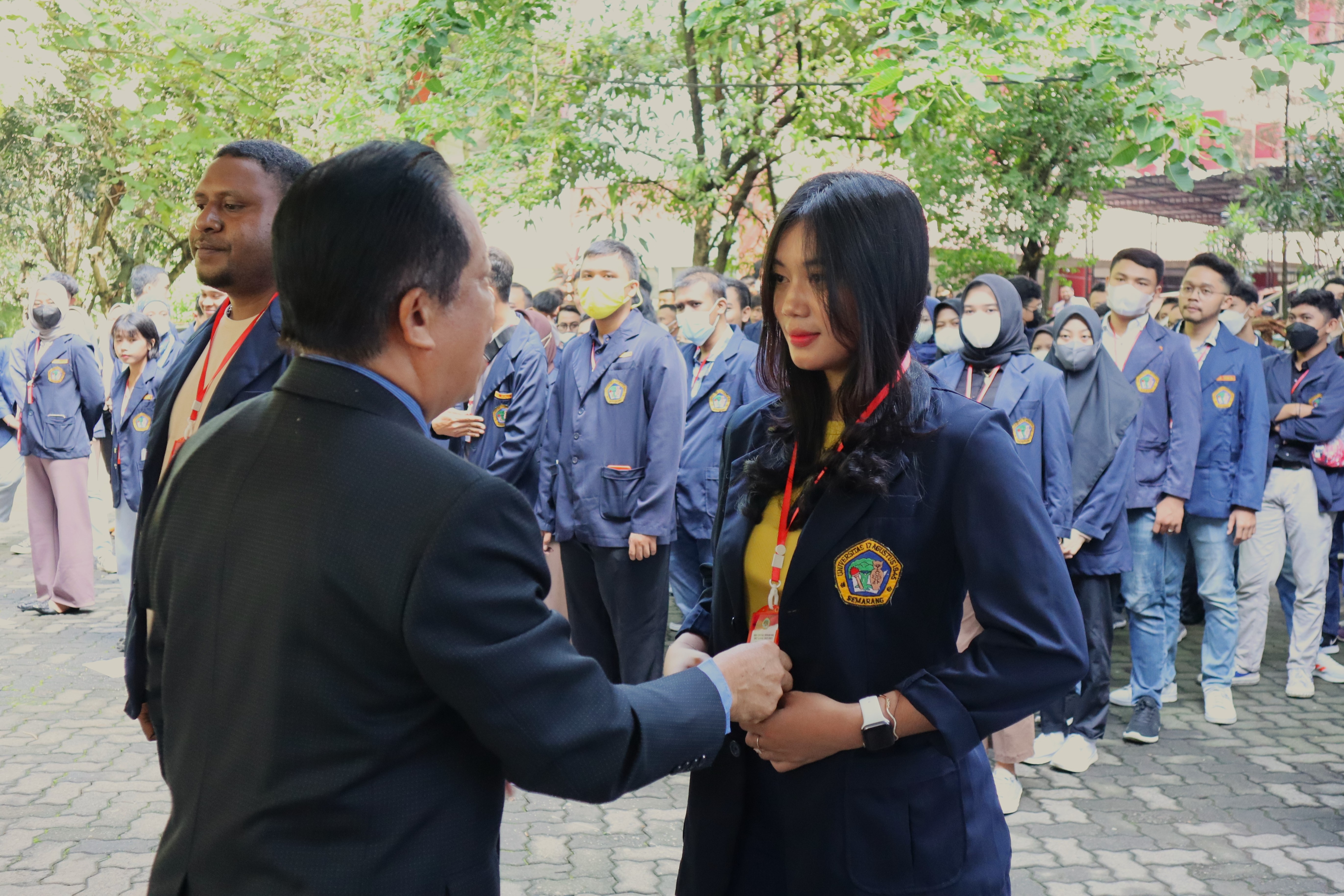 Tingkatkan SDM Desa, Untag Lepas Mahasiswa KKN