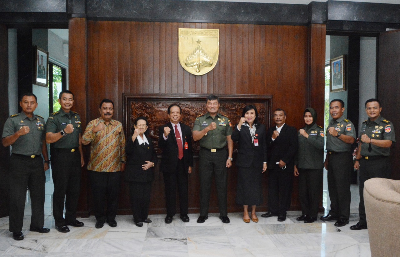 Untag Berikan Beasiswa Kepada Mahasiawa Dari TNI