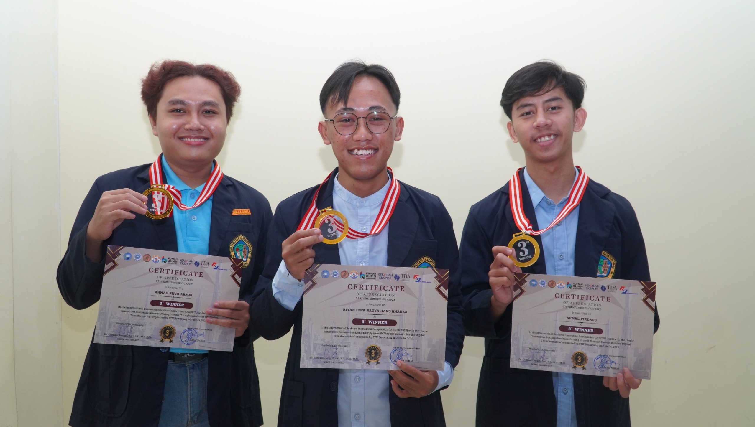 Mahasiswa Untag Ciptakan Green Bricket Pengganti Arang, Raih Juara di Lomba Inovasi Internasional