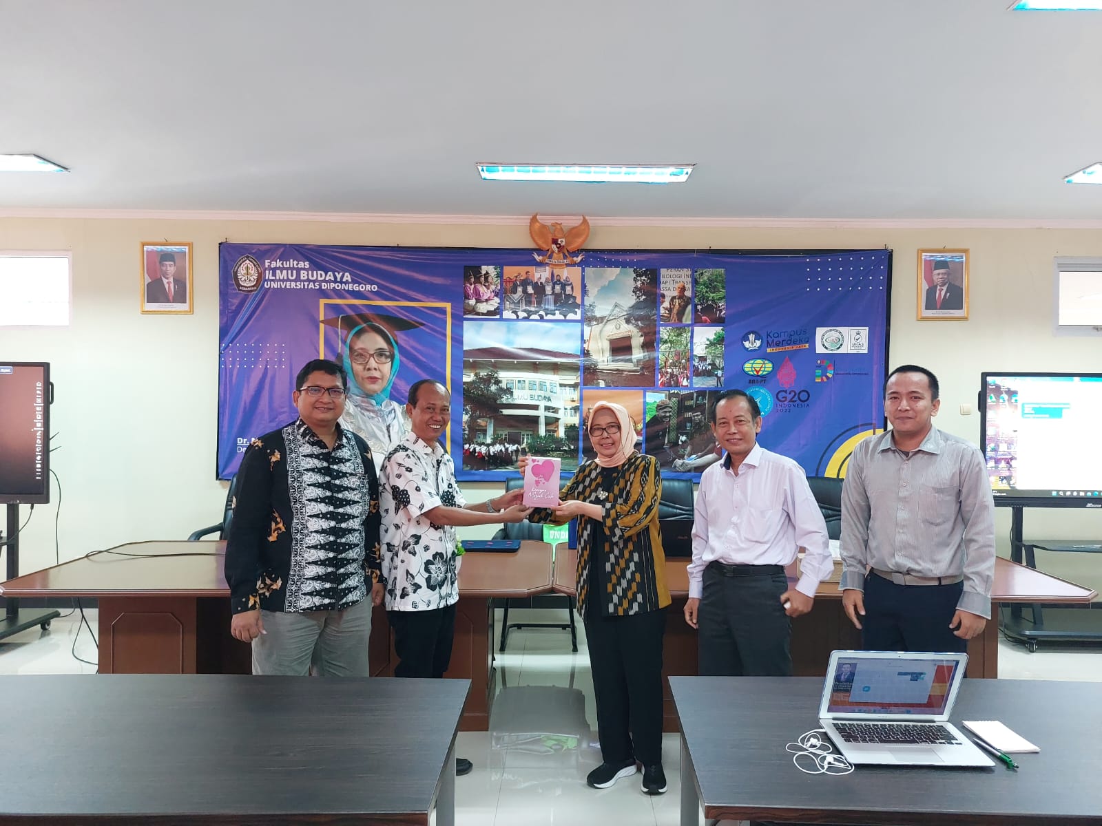 FBB Untag Gandeng FIB Undip Gelar Bedah Novel Kepingan Mozaik Cinta