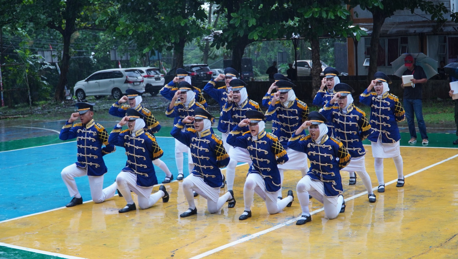 Guyuran Hujan Tidak Menyurutkan Semangat Peserta LKBB di Untag