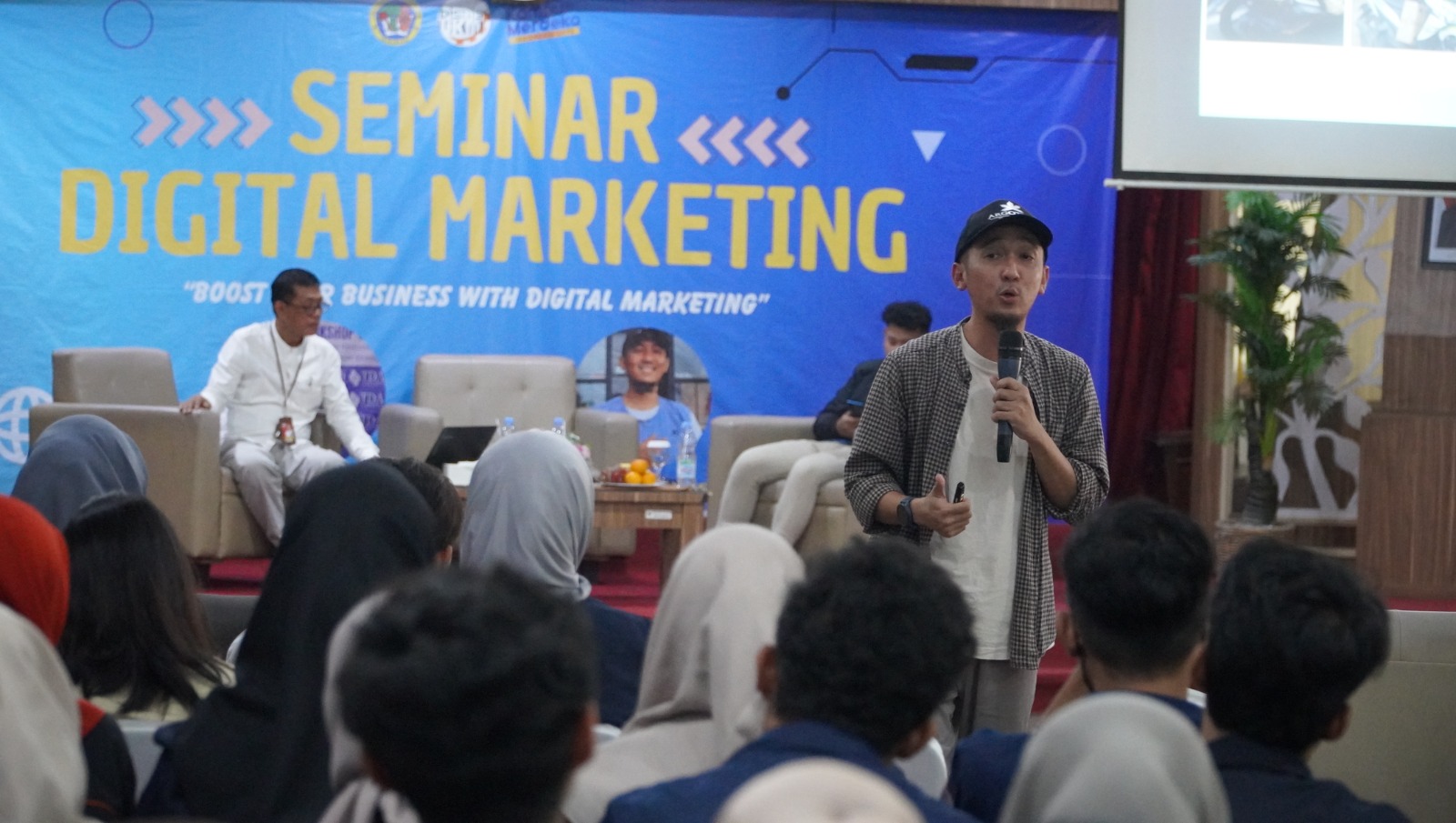 Ratusan Mahasiswa Untag Dibekali Digital Marketing