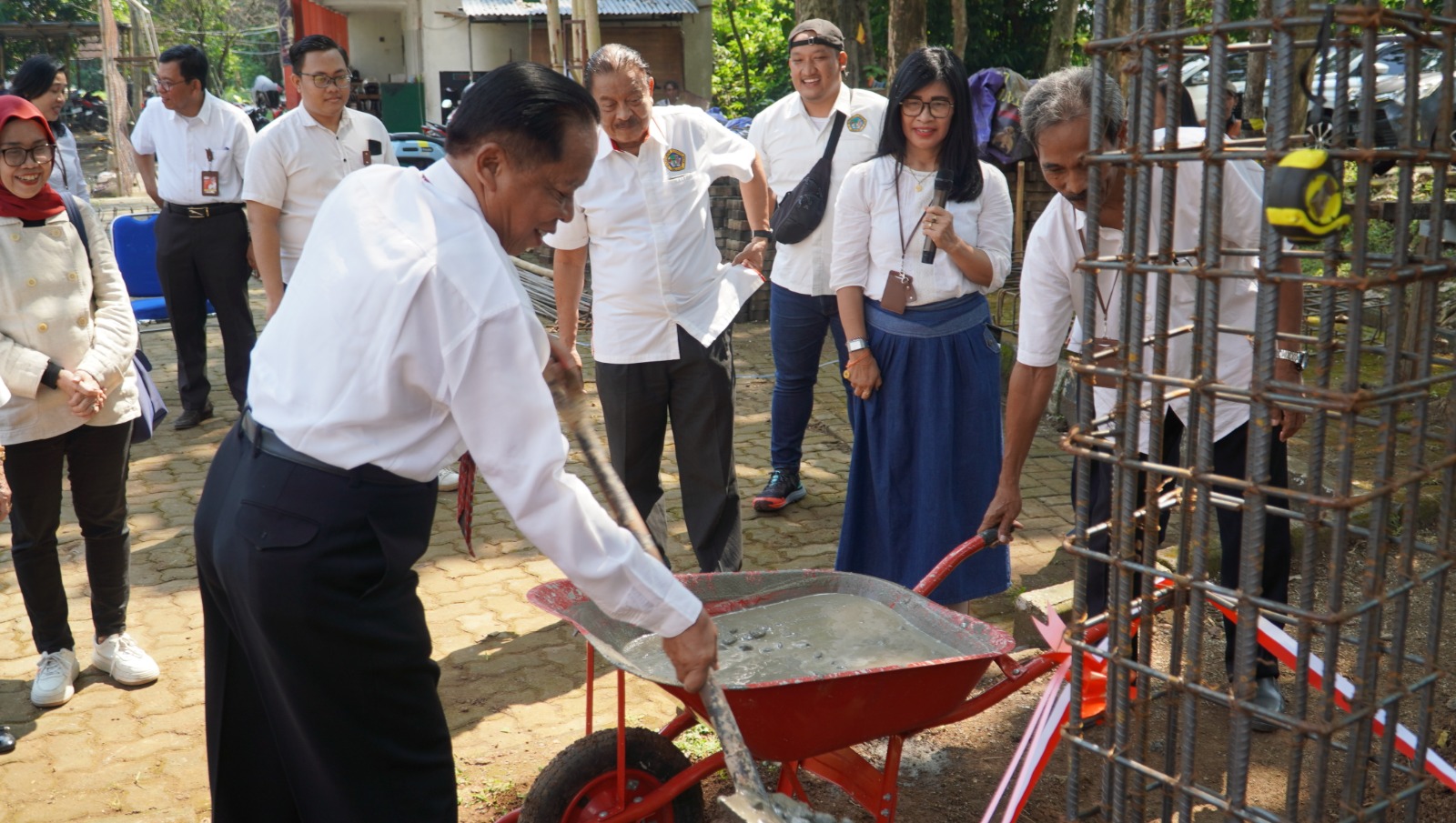 Untag Bangun Laboratorium FTP