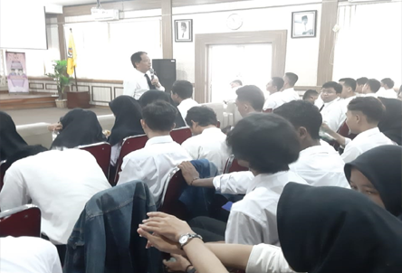 Mahasiswa Baru Untag Dibekali Wawasan Kebangsaan.